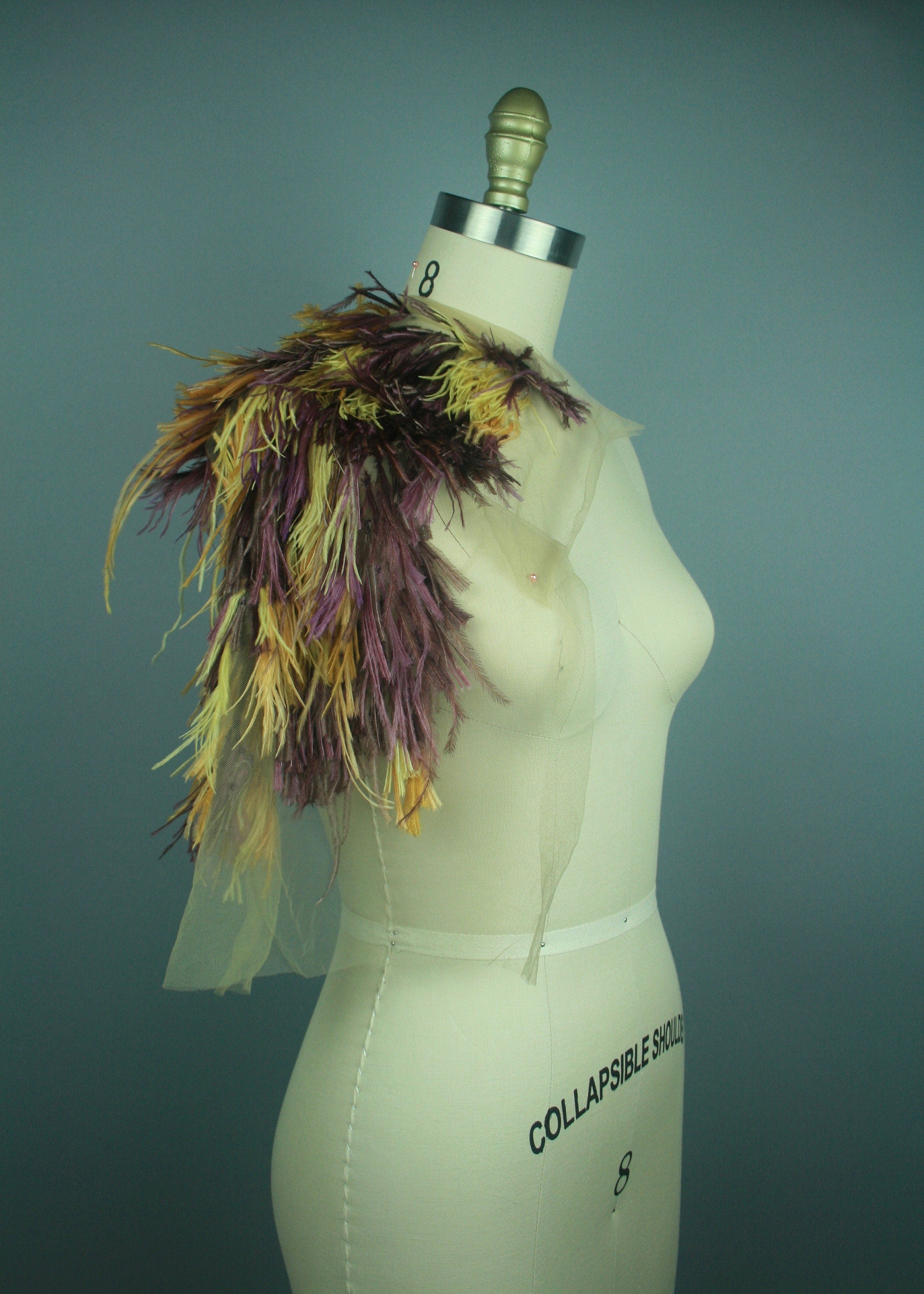 A118 - Feather on Tulle Applique