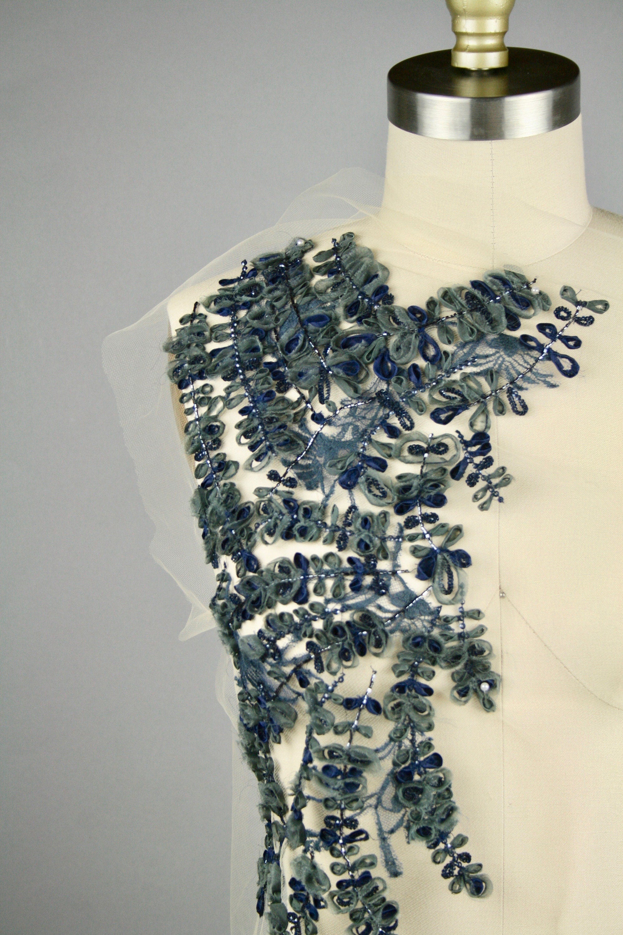 B103 - Ivy Inspired Floral Applique