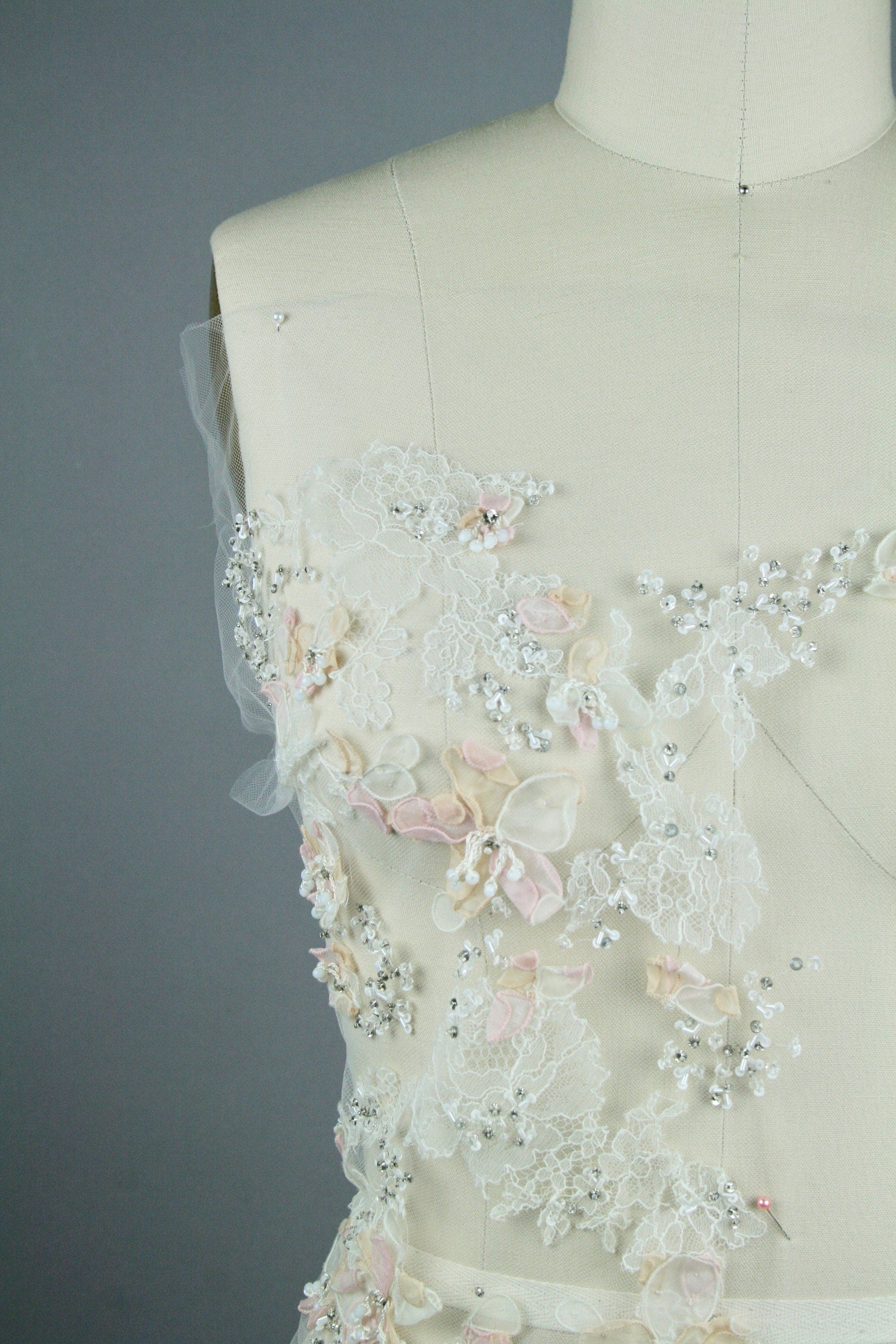 3D Delicate Feminine Floral Applique