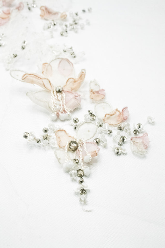 3D Delicate Feminine Floral Applique
