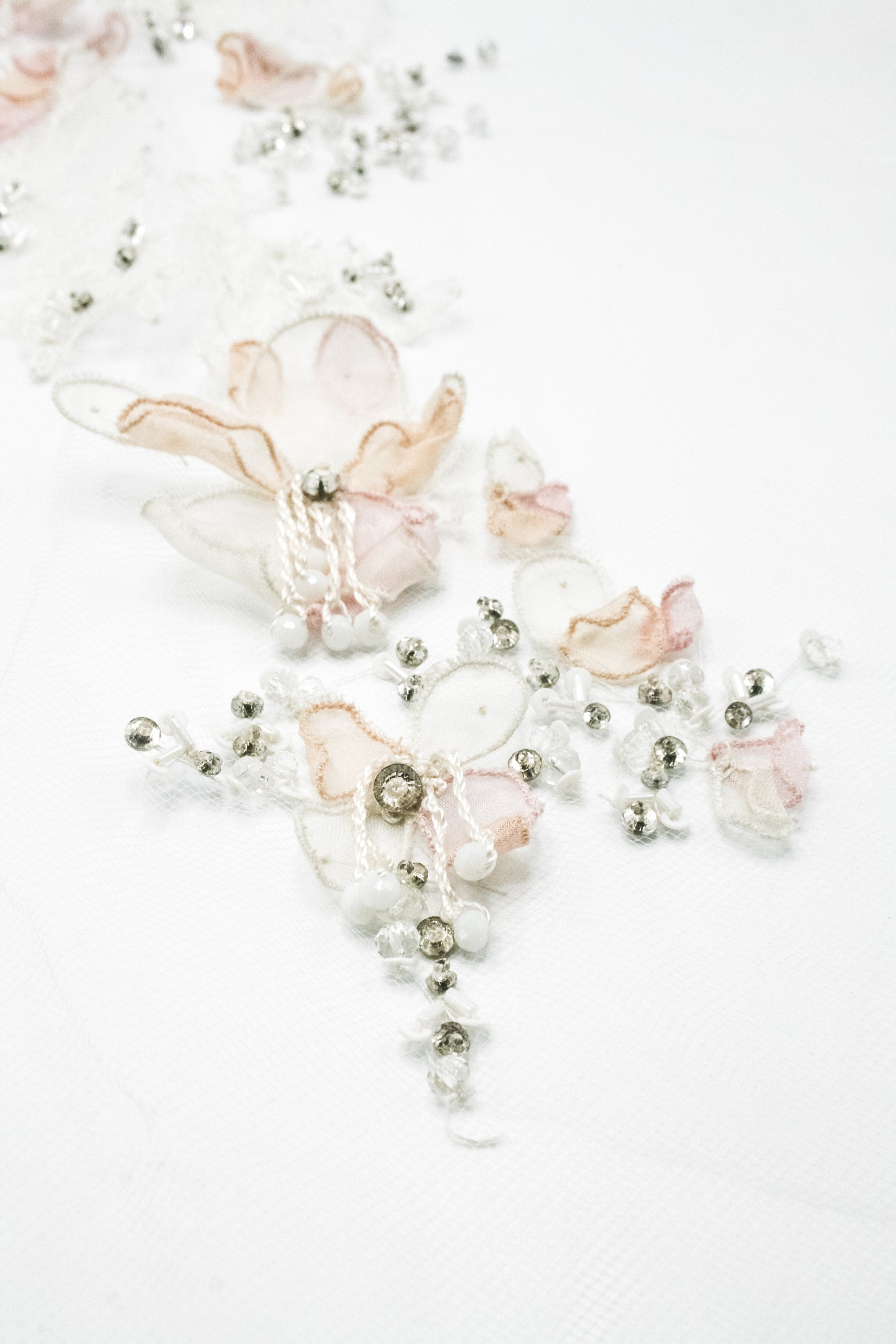 3D Delicate Feminine Floral Applique