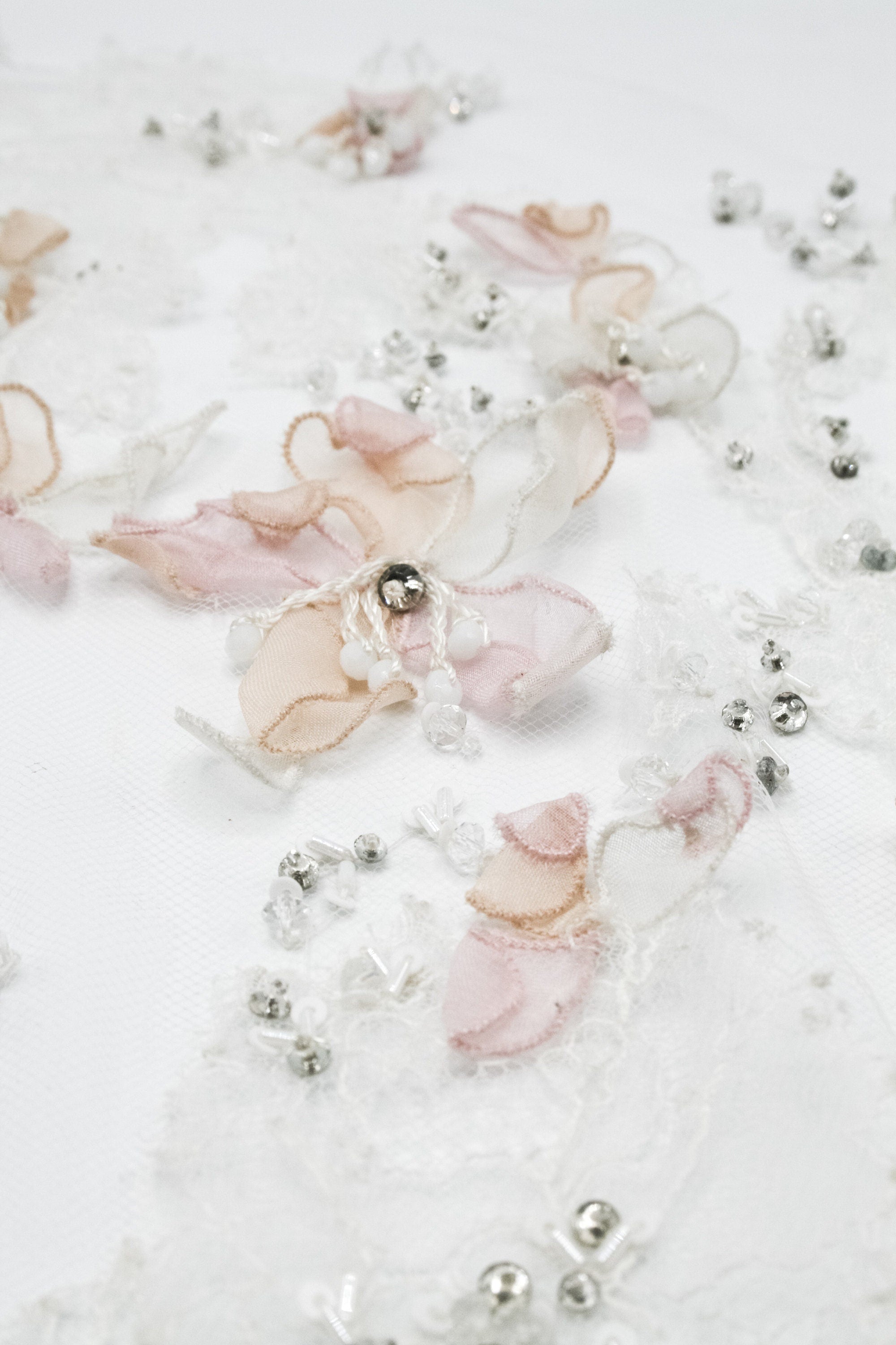 3D Delicate Feminine Floral Applique