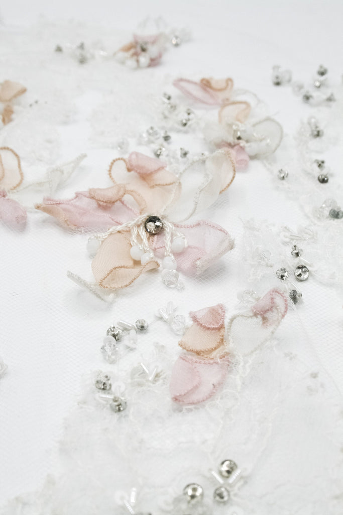 3D Delicate Feminine Floral Applique