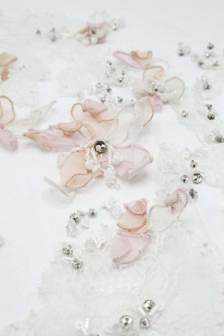 3D Delicate Feminine Floral Applique