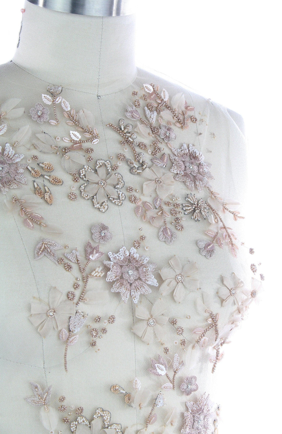 A115 - Monochromatic Beige Floral Applique - Moda Artisans