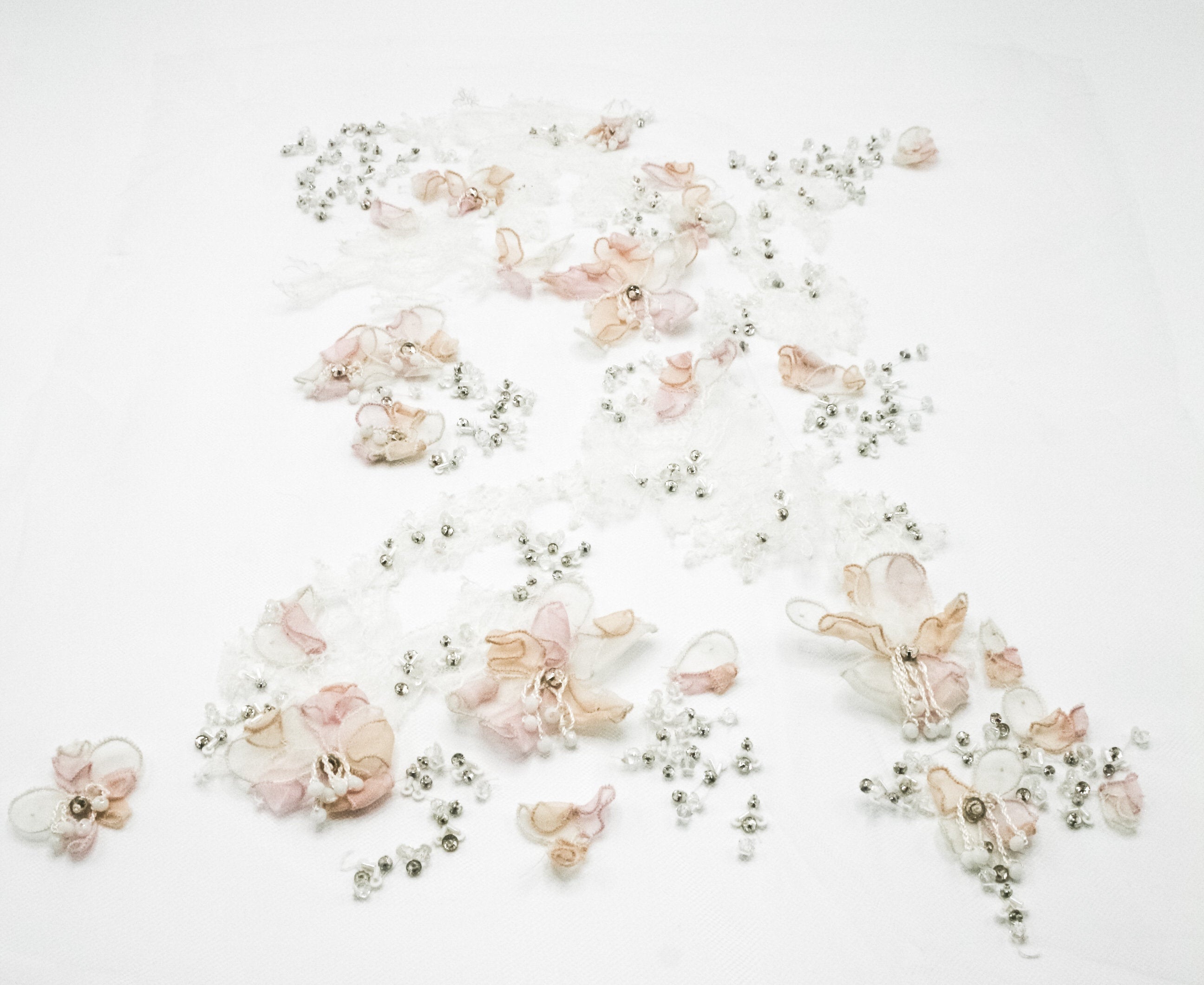 3D Delicate Feminine Floral Applique